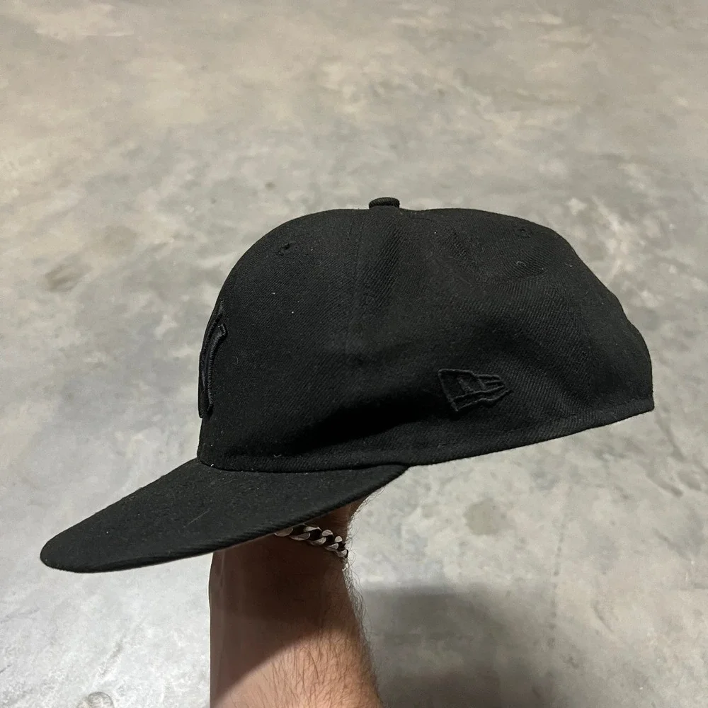 New Era 9FIFTY New York Yankees Snapback Hat Black on Black MLB Cap OSFM